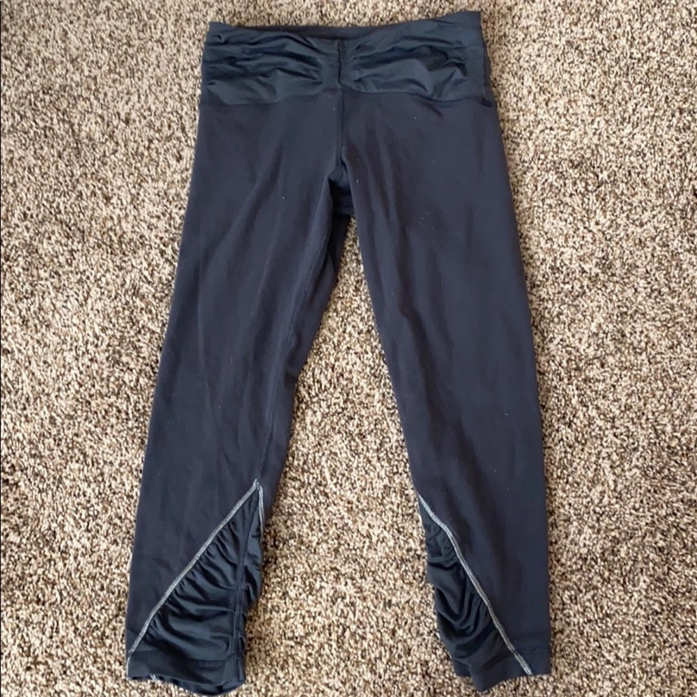 Lululemon grey crop size 6
